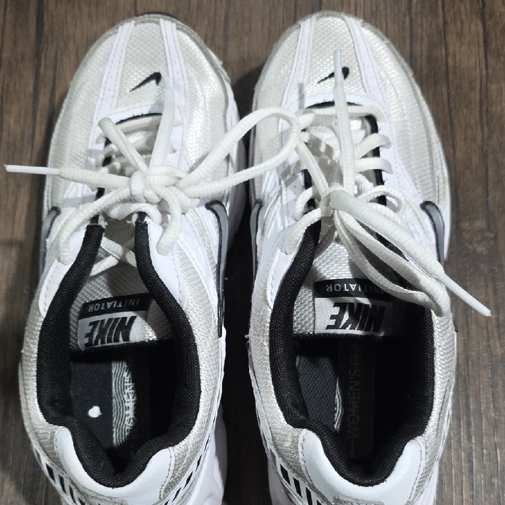 Nike White and Black Trainer Sneakers
